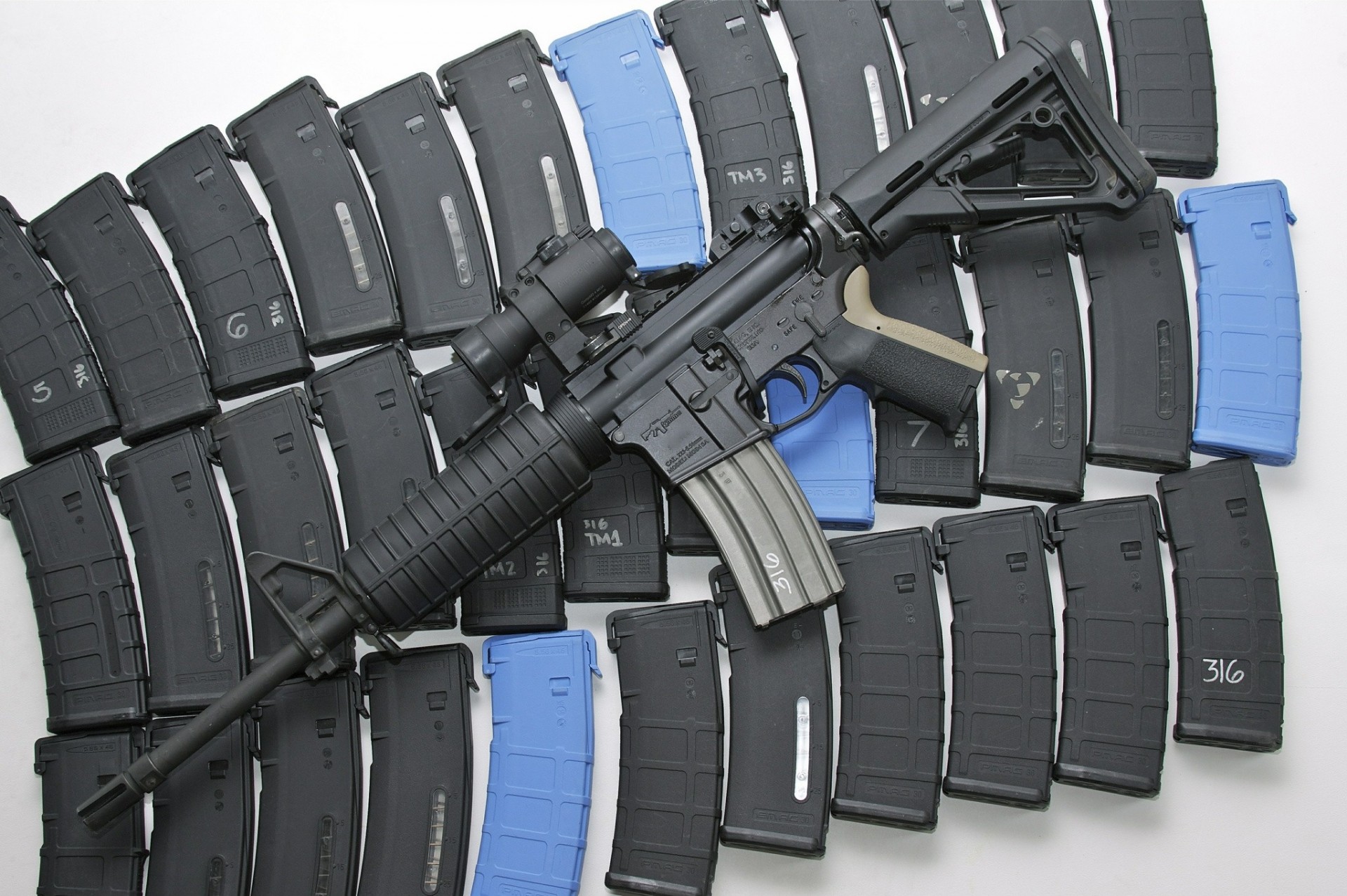 assault rifle ar-15 machine