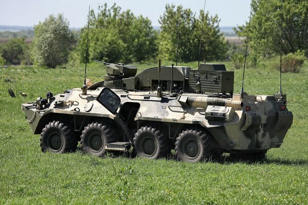 Russischer Panzer Taifun-m in Position