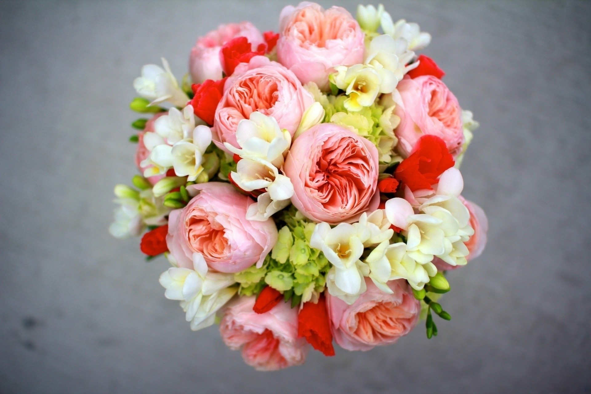 freesia pivoines bouquet fleurs composition hortensia