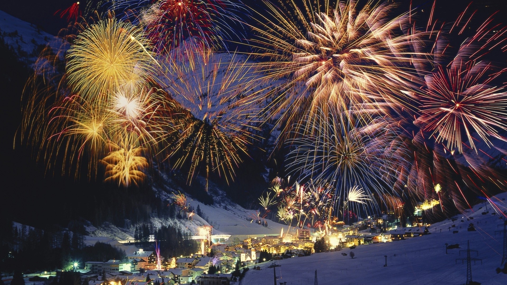 feuerwerk berge nacht