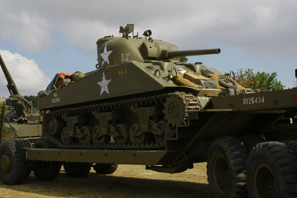 El tanque va a booy a la guerra