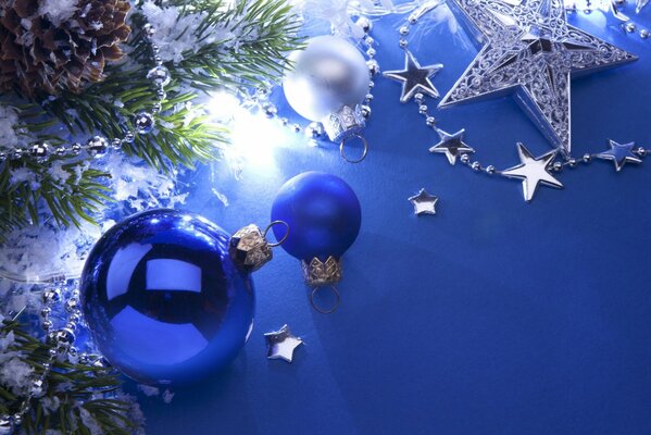 Carta di Natale palle blu e stelle