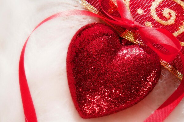 Świąteczna zabawka - czerwone serce w cekinach