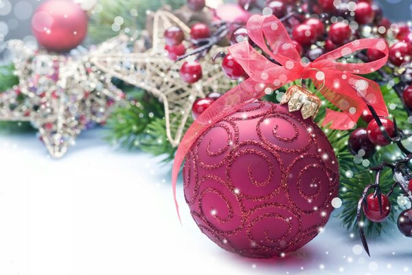 Bodegón de año nuevo con decoraciones de Navidad