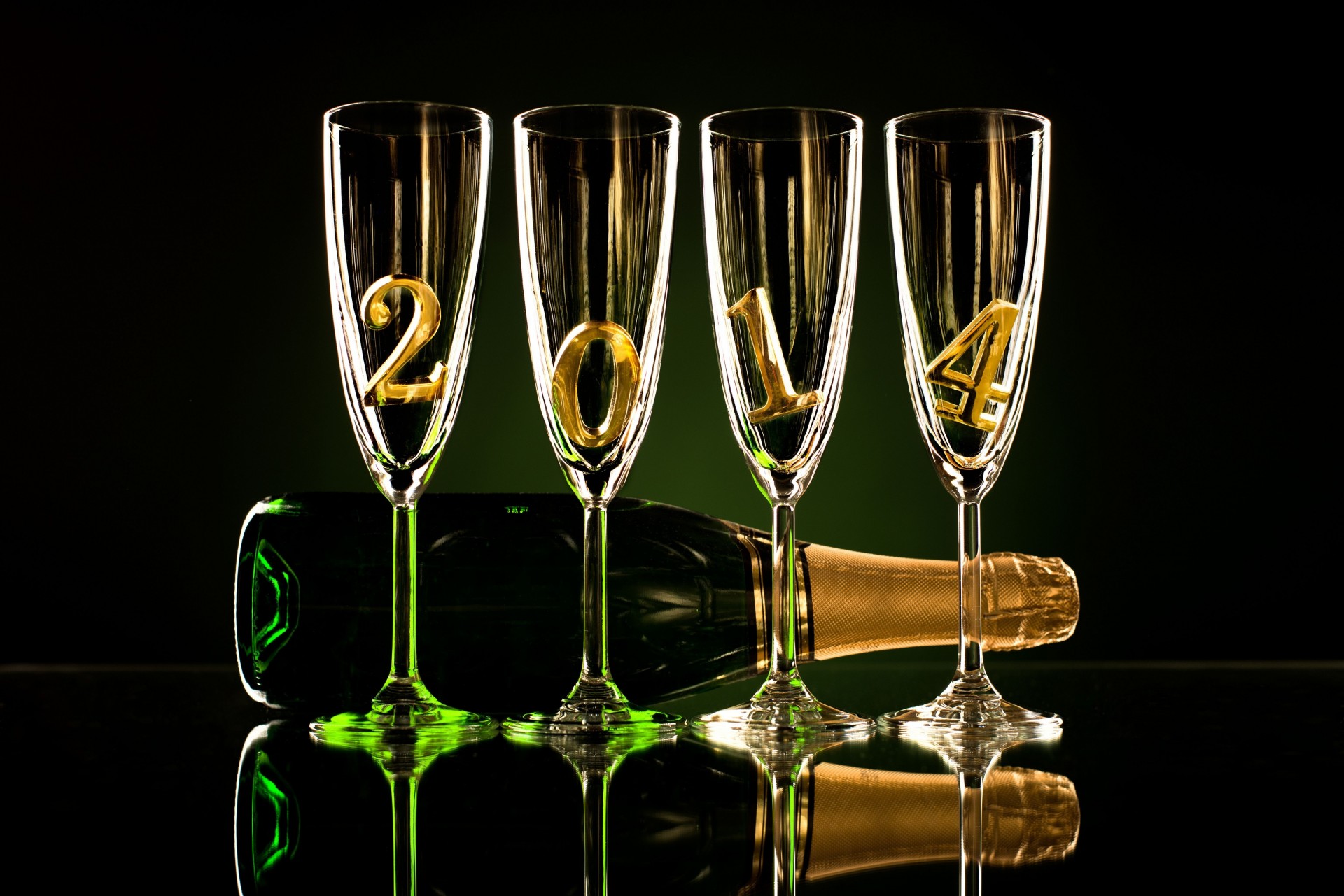 Шампанское на новогоднем столе (56 фото)