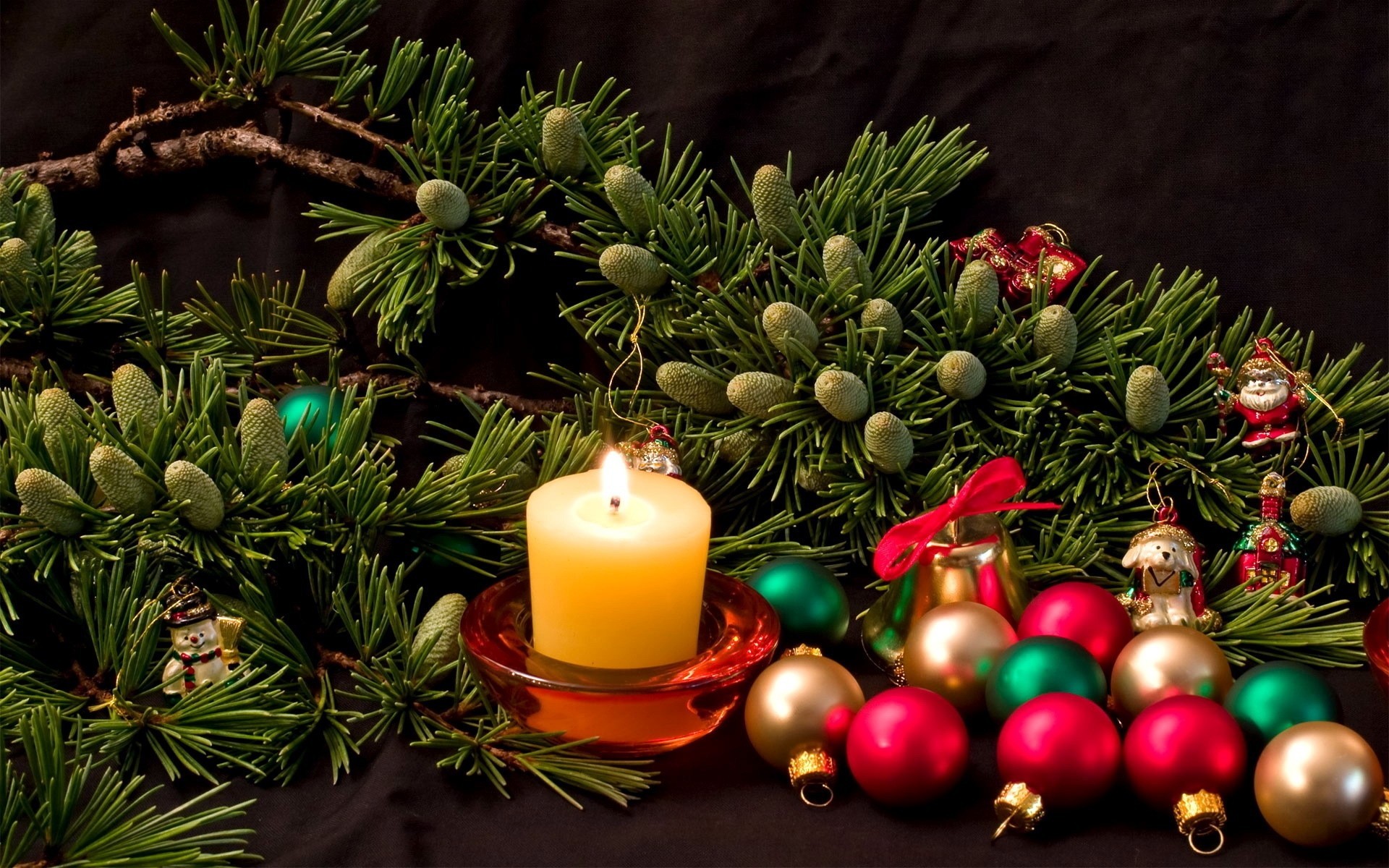 albero di natale palle candela capodanno coni