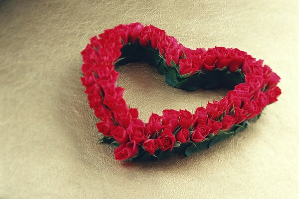 A heart of roses on a golden submarine