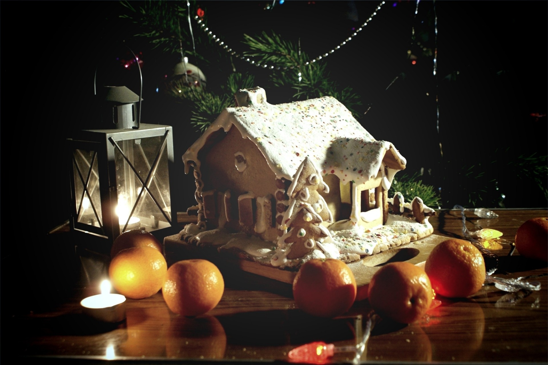 mandarini albero di natale lanterne arancione casa di marzapane