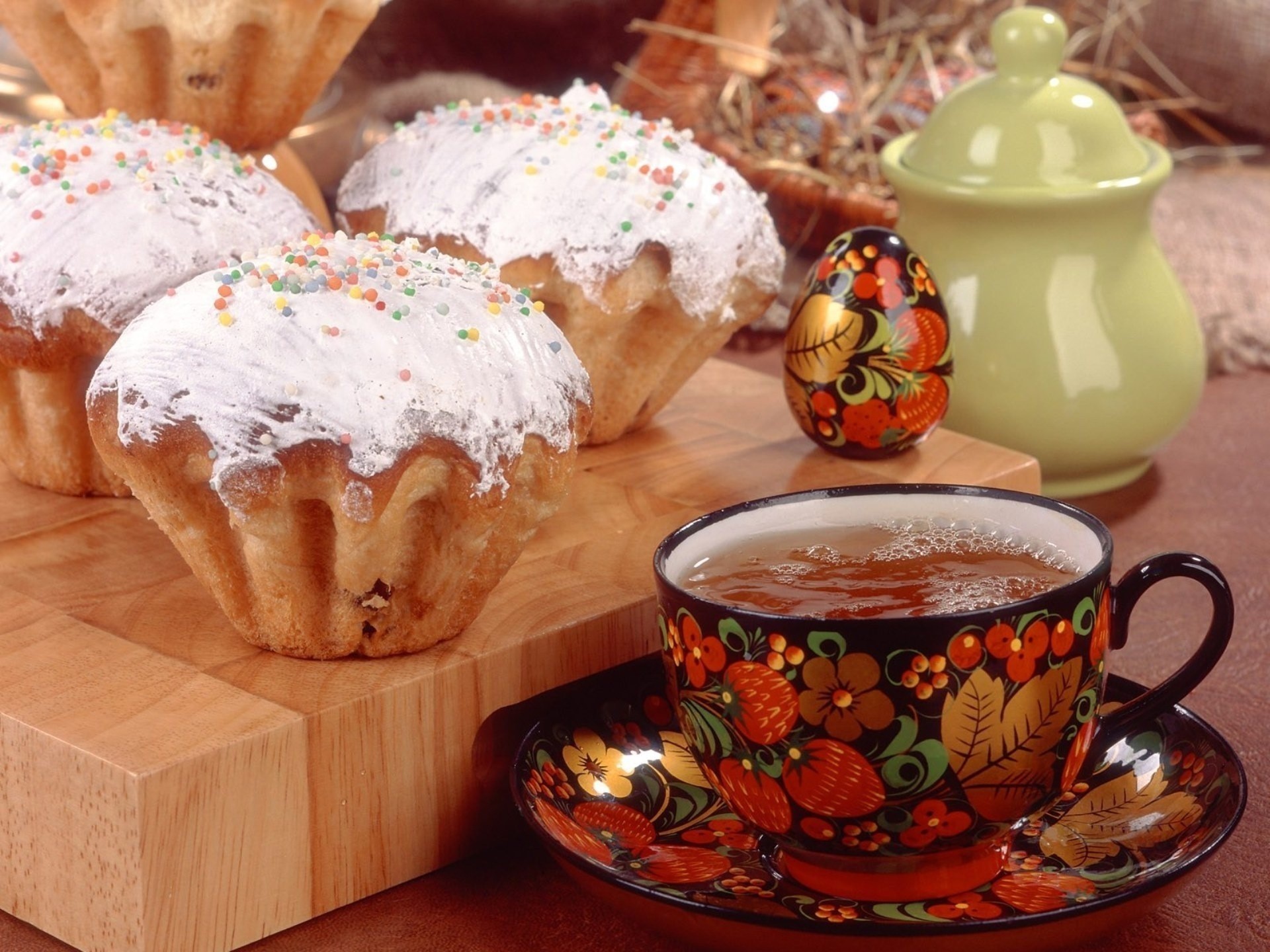 chochloma ostern feiertag kuchen tee streusel ei