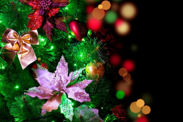Decoraciones de Navidad en el árbol de Navidad arcos Gerland