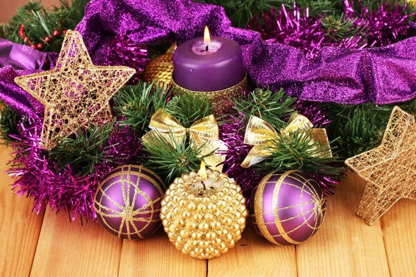 Decoraciones de Navidad estilo púrpura velas estrellas bolas