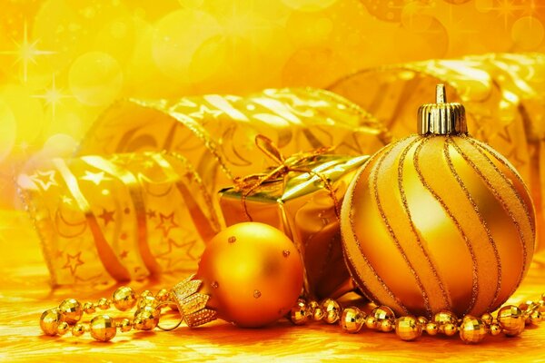 Decorazioni natalizie color oro