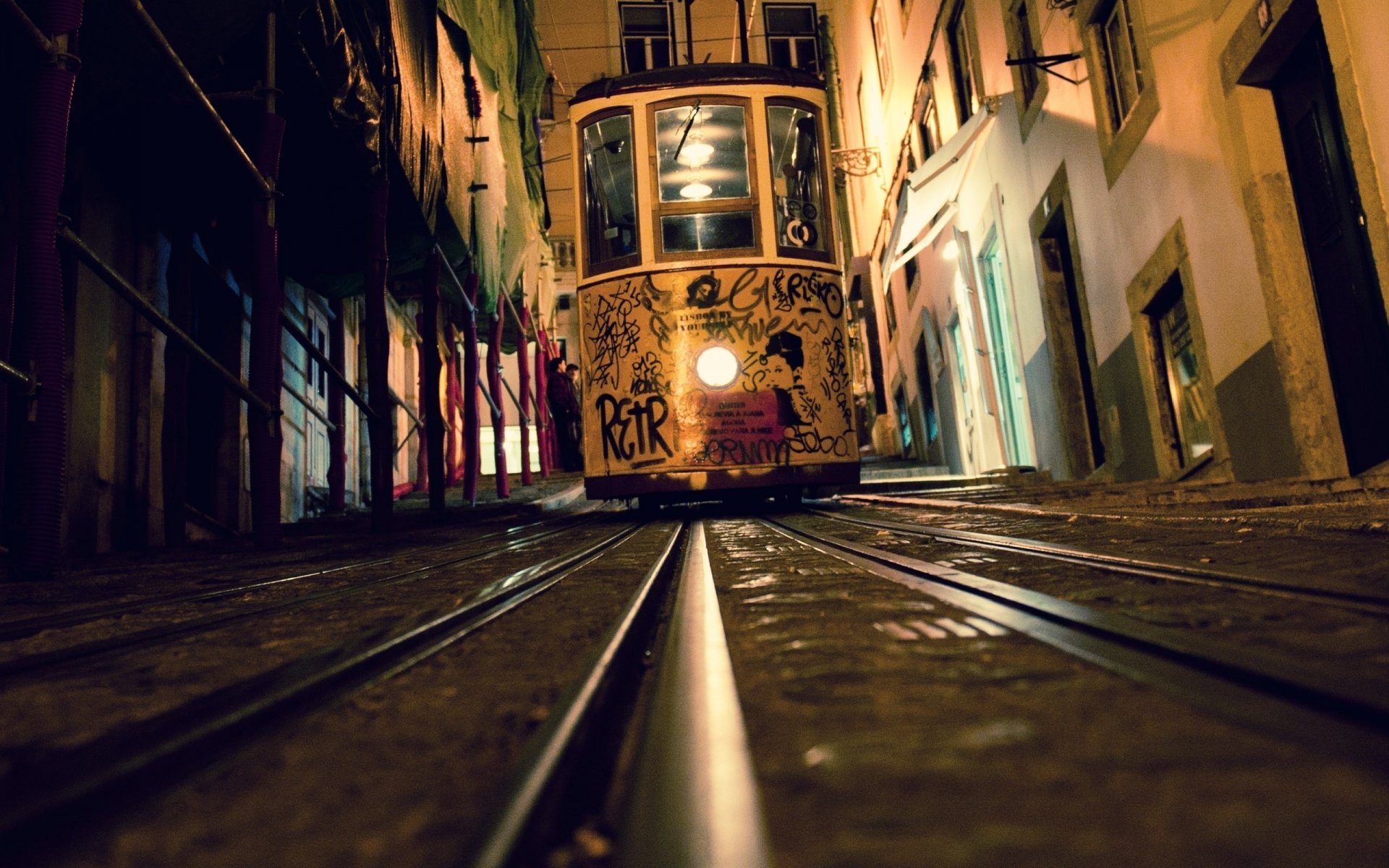 tram rotaie case notte