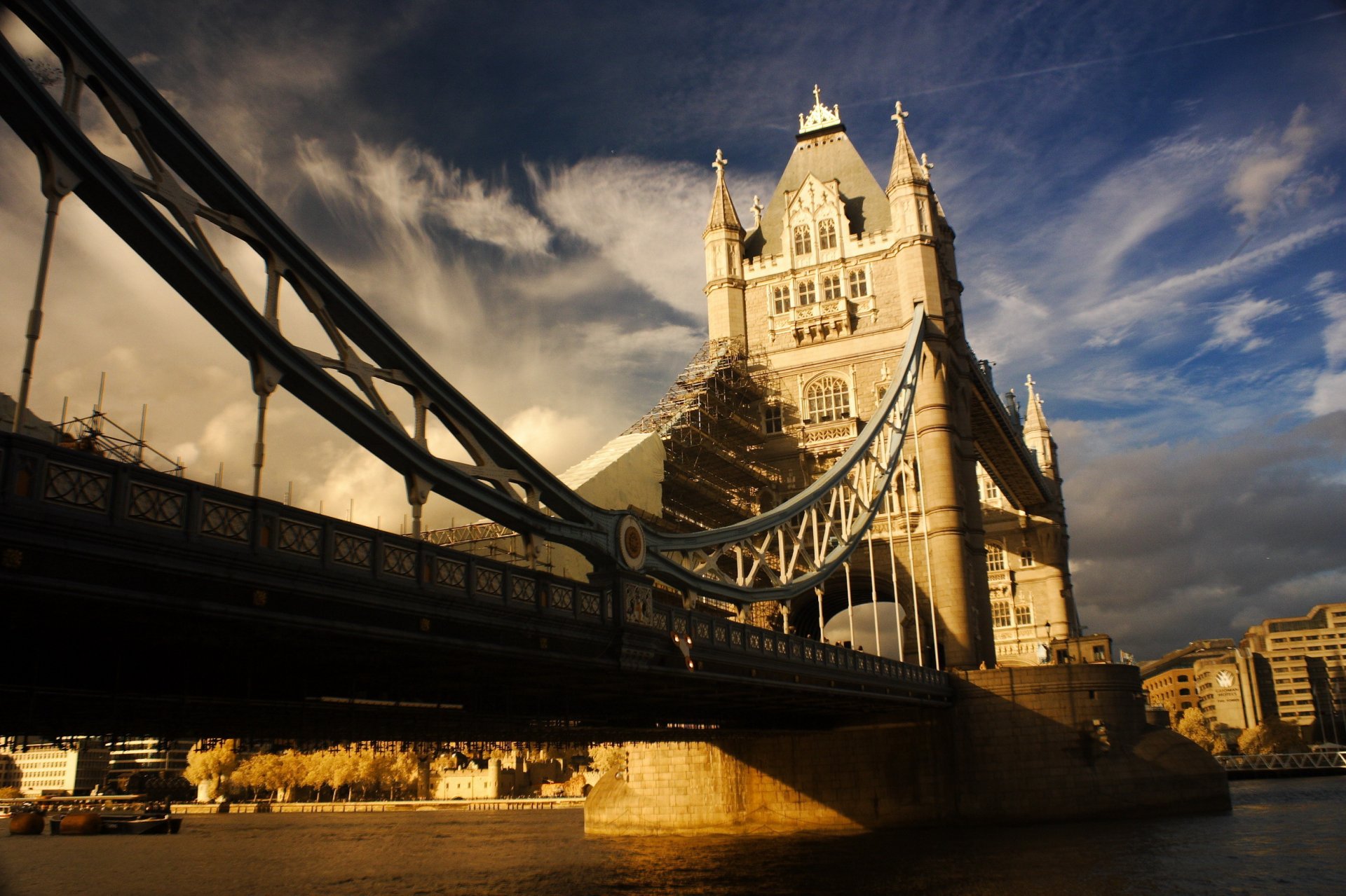 англия towerbridge мост фото река небо облака