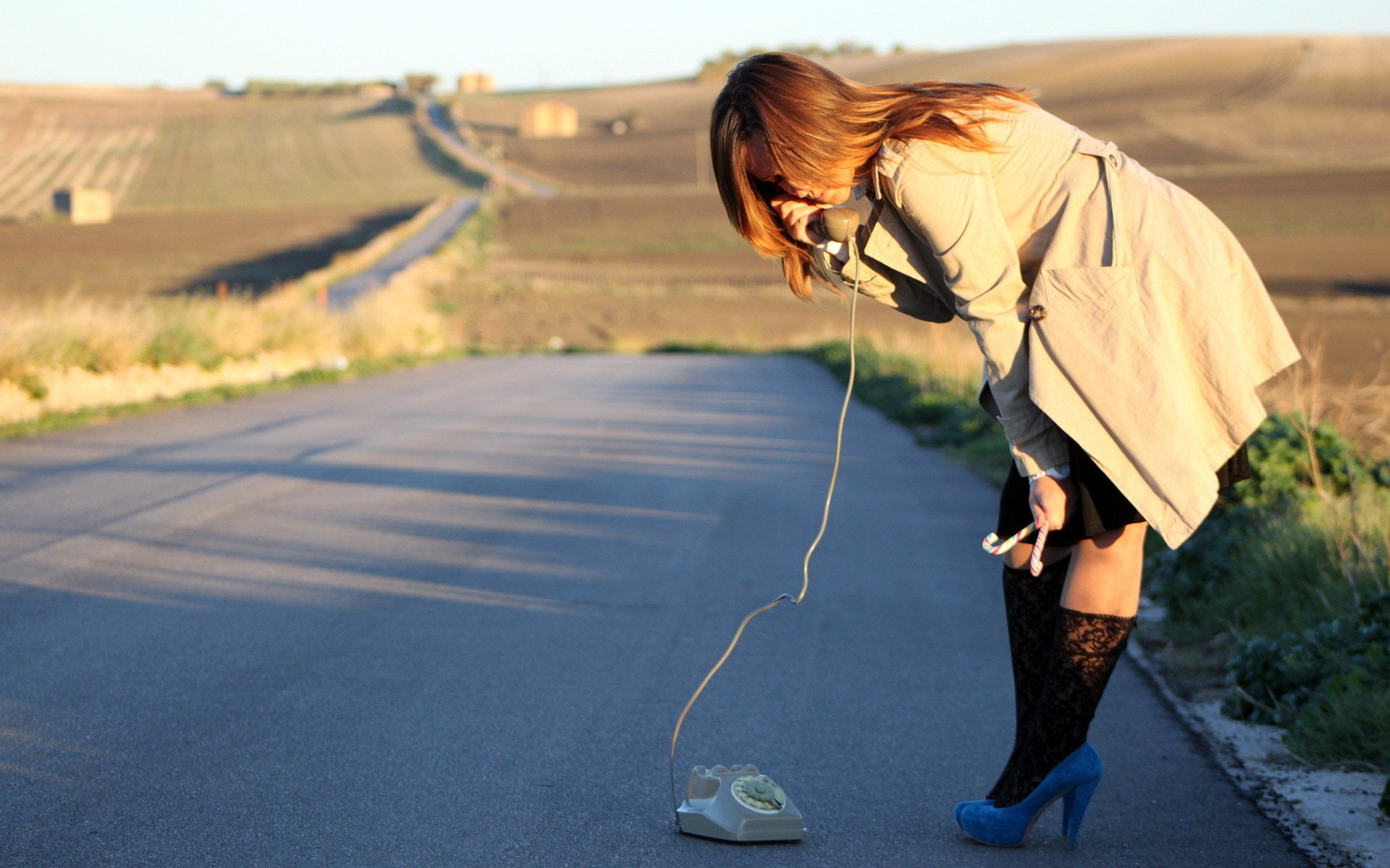 situación chica carretera teléfono