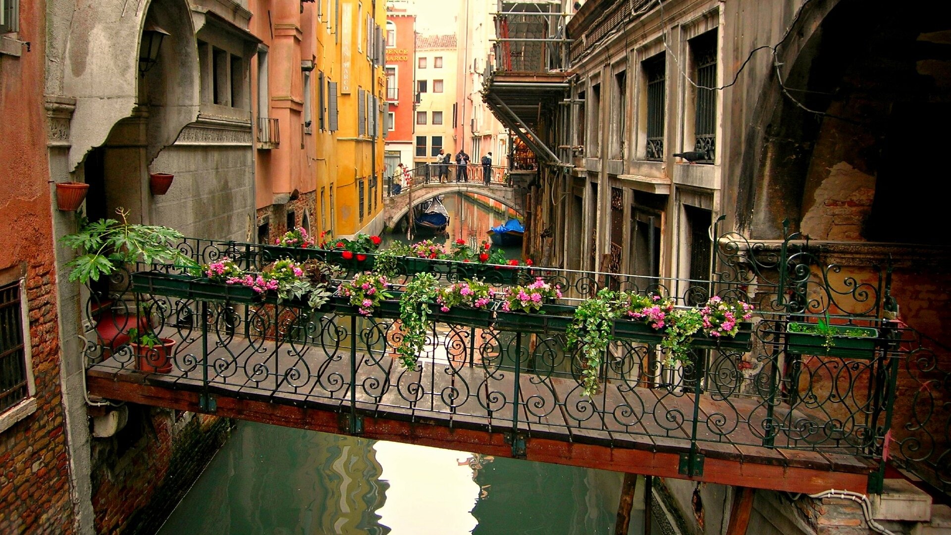 venedig kanal übergang brücke blumen