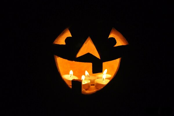 Candele di Halloween in zucca