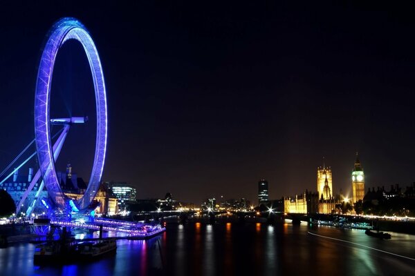 Vue de la Tamise sur le London Eye la nuit