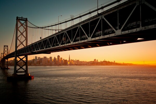 Coucher de soleil au pont de San Francisco