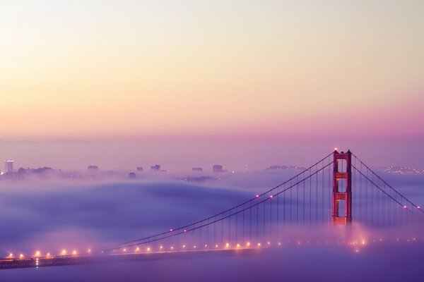 Puente Golden Gate en una bruma brumosa