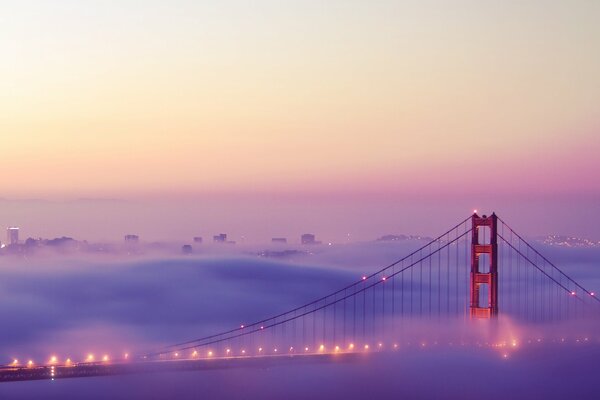 Most Golden Gate w mglistej mgle