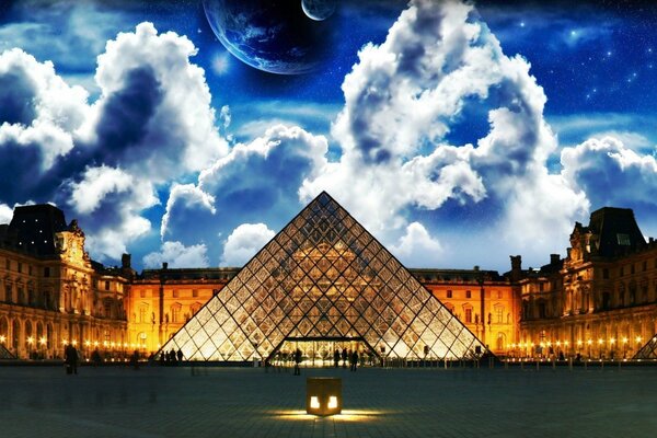 Der wunderbare Louvre unter dem Himmel von Paris