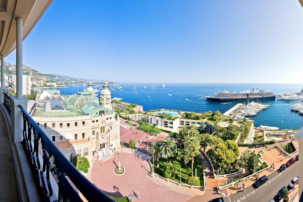 Die Landschaft der Stadt Monaco und des Ozeans