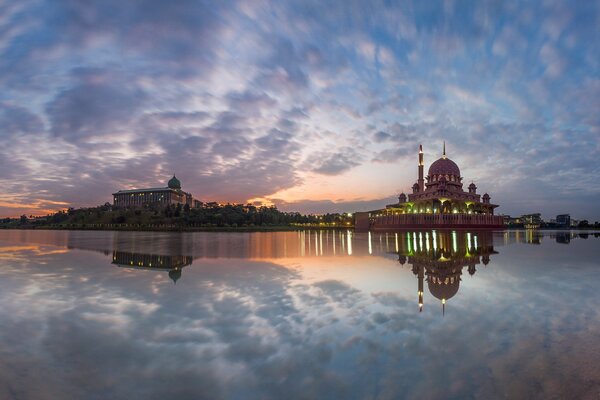 Reflection of obloks in the water at sunset in the city