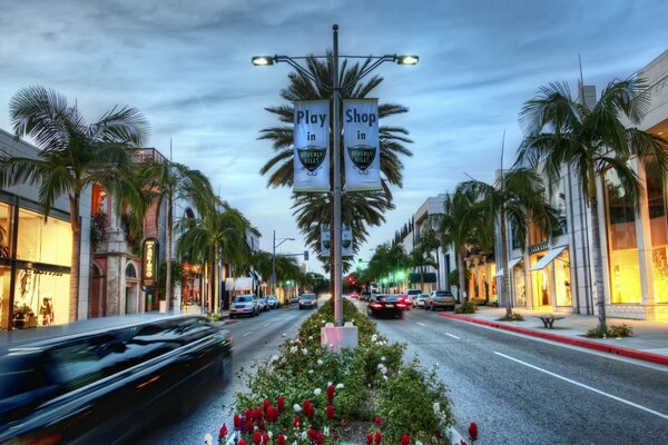 Carretera y tiendas en Beverly Hills