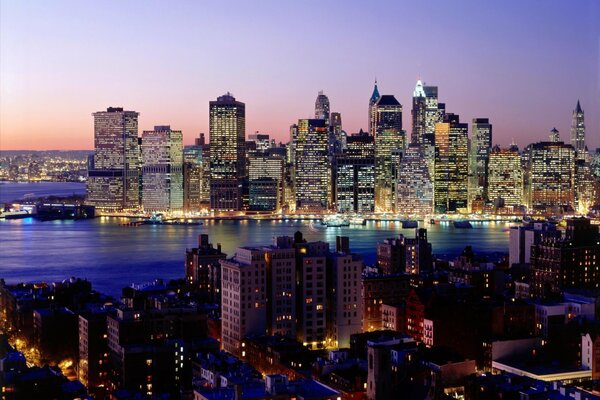 Die Lichter der New Yorker Nachthochhäuser