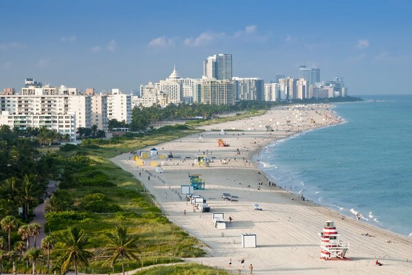 Matin sur la plage de la ville à Miami