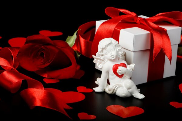 Cupido con regalo y rosa y cintas para el día de San Valentín