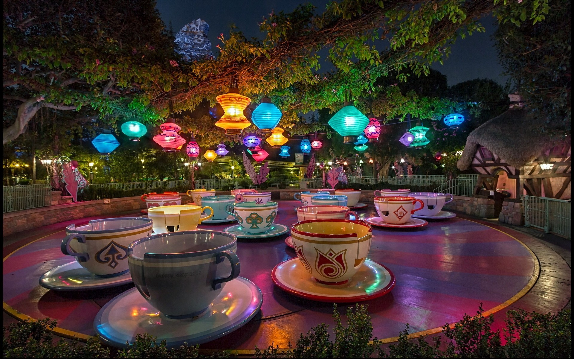 noche vacaciones árbol tazas linternas