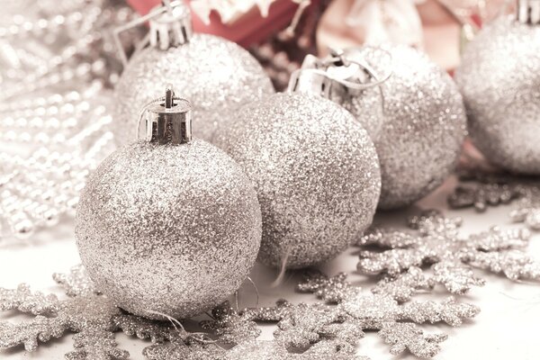 Flocons de neige et jouets de Noël