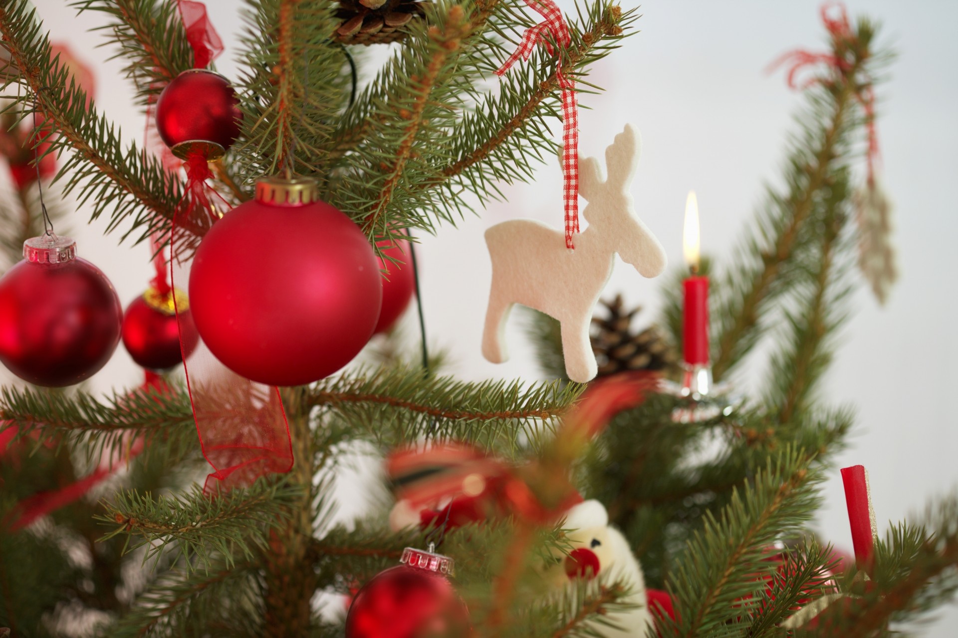 albero di natale nastro capodanno vacanza candele giocattoli decorazione carta da parati di natale