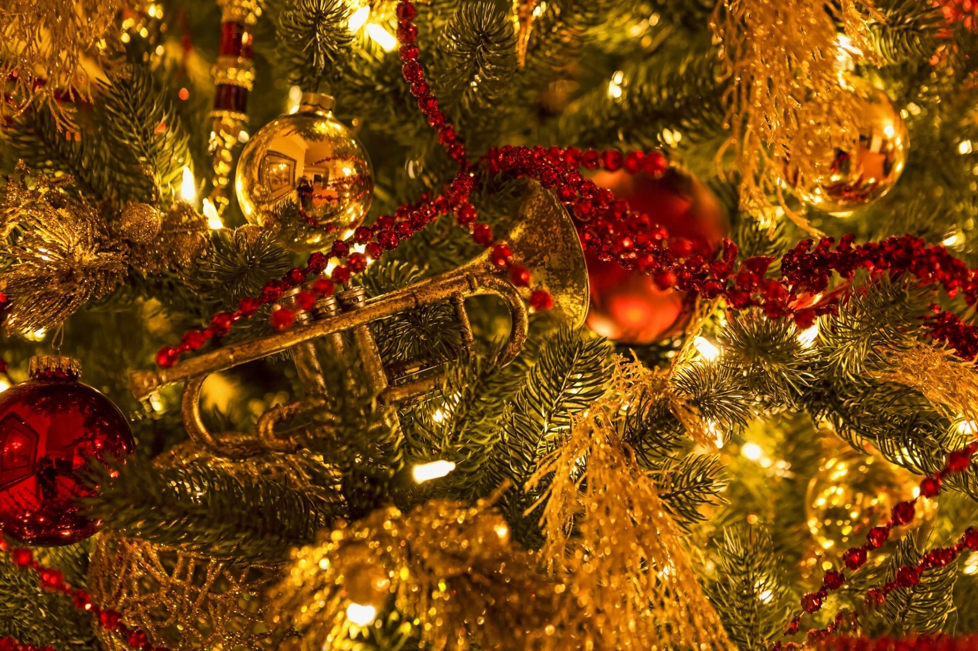 árbol de navidad adornos juguetes cuentas trompeta bolas