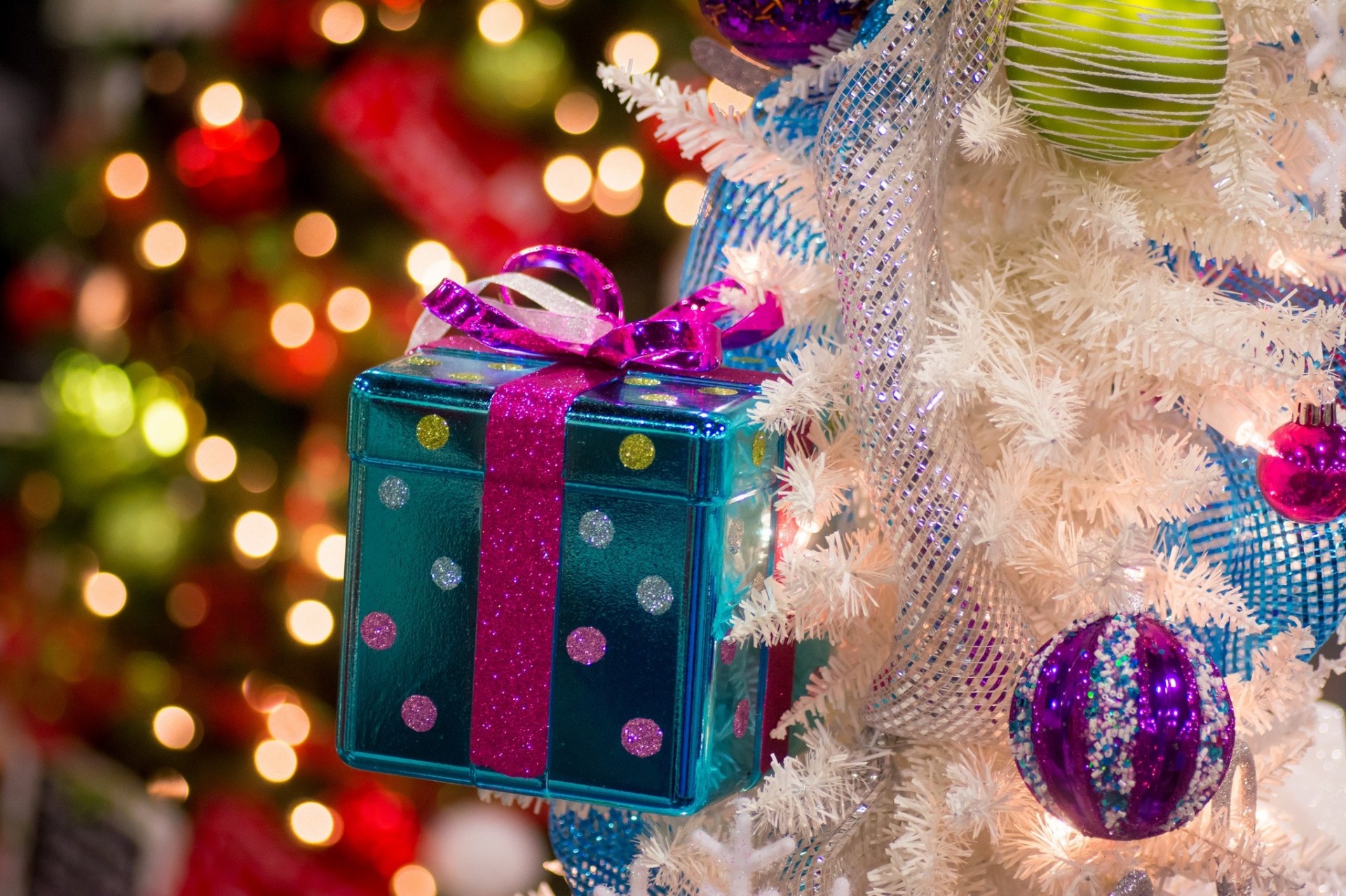 albero di natale ornamenti palle scatola regalo giocattoli