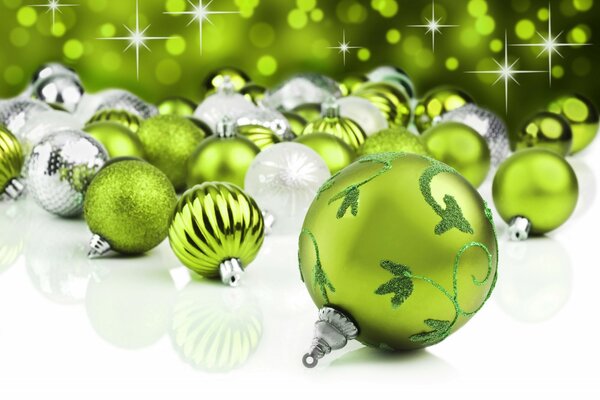 Boules de Noël dans les tons verts