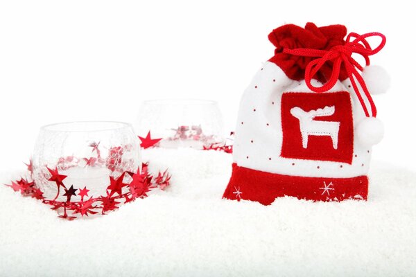 Czerwono-biała torba na prezenty świąteczne