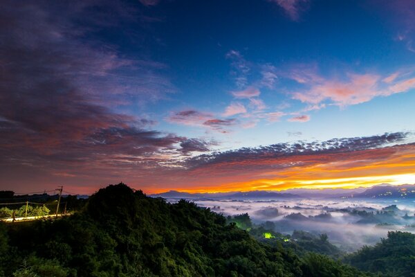 Misteriosa puesta de sol en anticipación del silencio