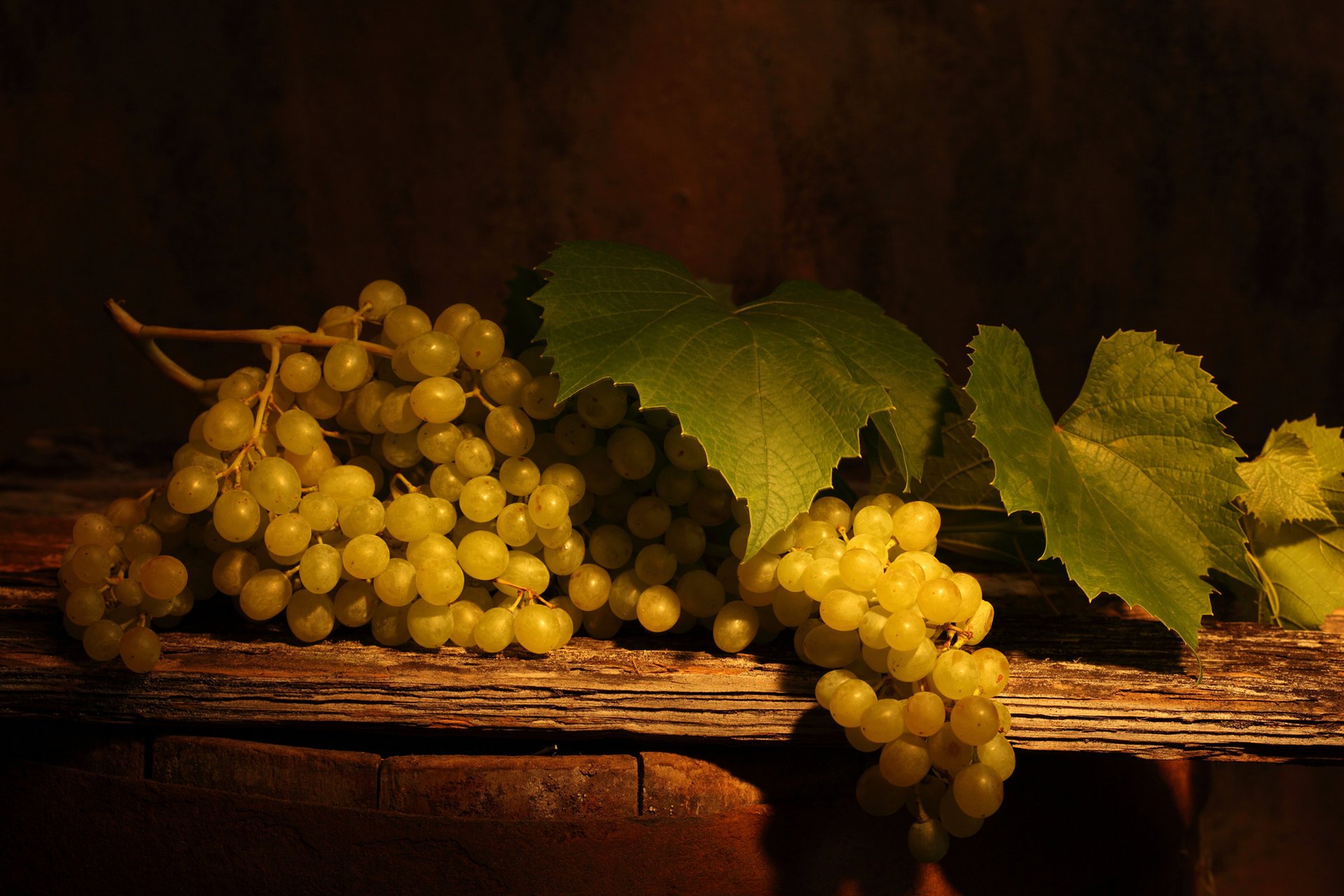 table grapes leaves bunch