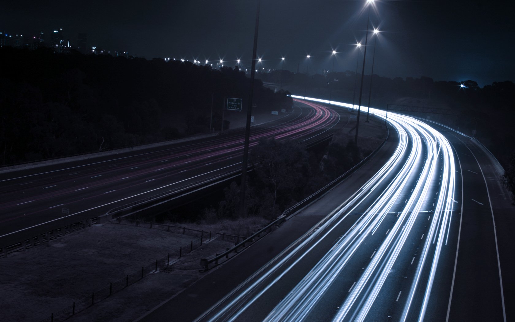 noche carretera luces linternas