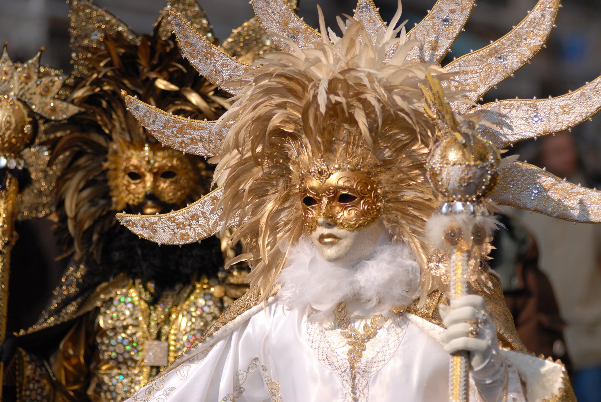 venedig schwarz weiß foto kostüme masken karneval