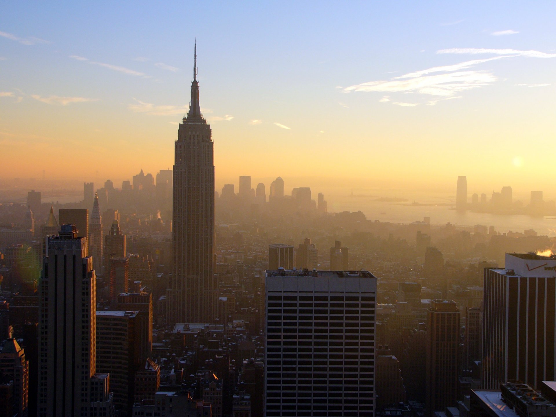 panorama états-unis ville new york grosse pomme manhattan centre d affaires empire state building empire state building maisons bâtiments métropole soirée soleil coucher de soleil nuages ciel