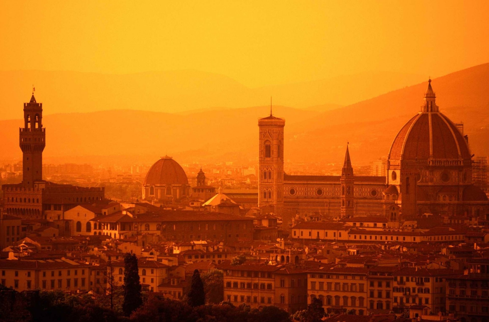 italie florence toscane bâtiments maisons architecture cathédrale santa maria del fiore montagnes collines soirée coucher de soleil photo