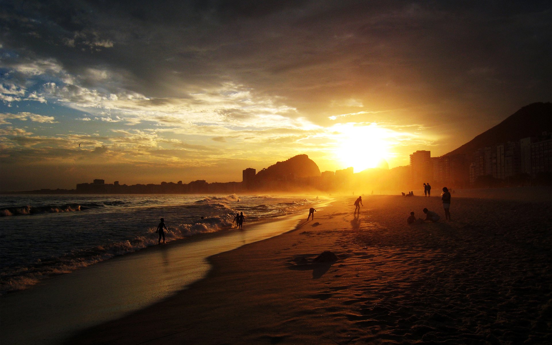 copacabana rio de janeiro plage coucher de soleil