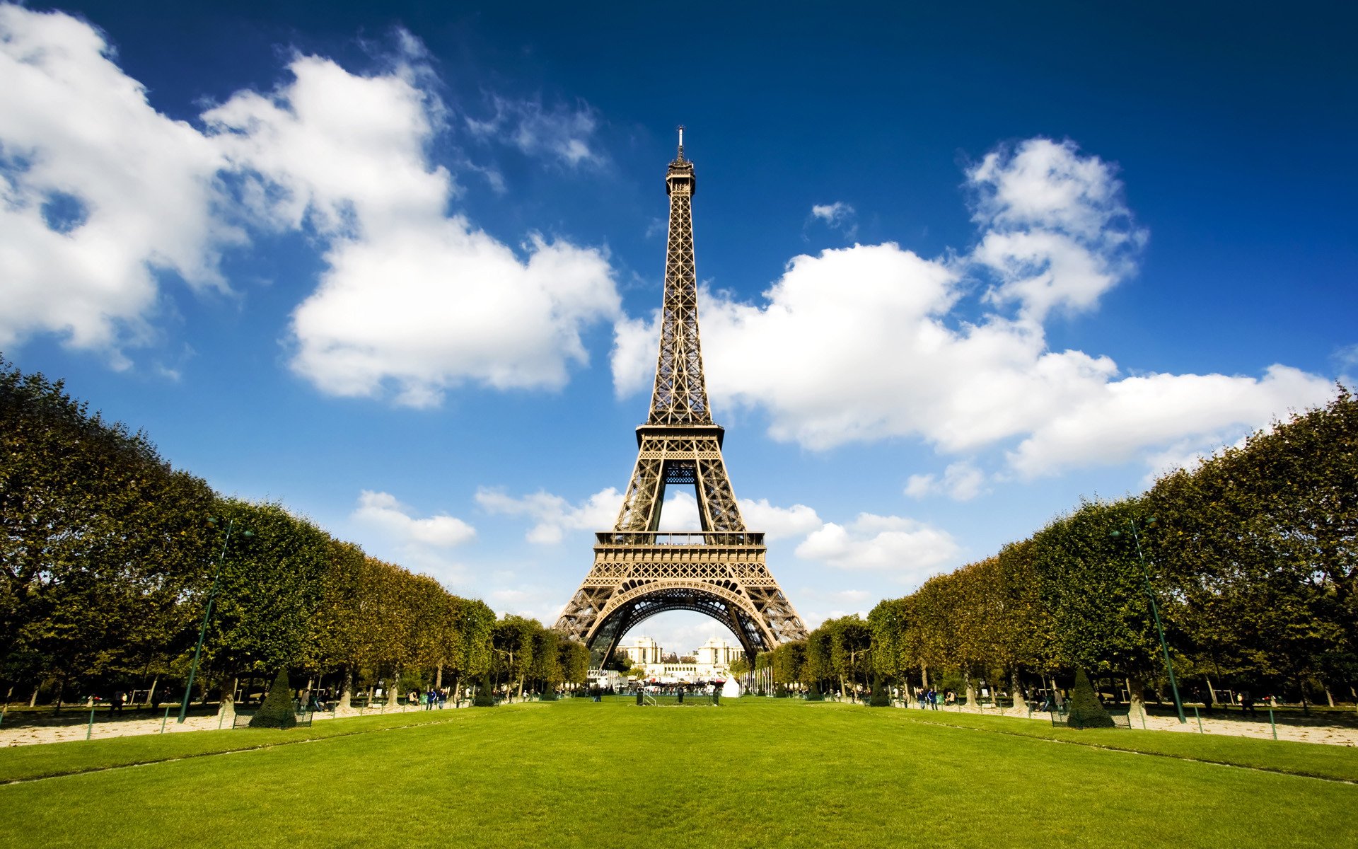 paris eiffel tower alley day