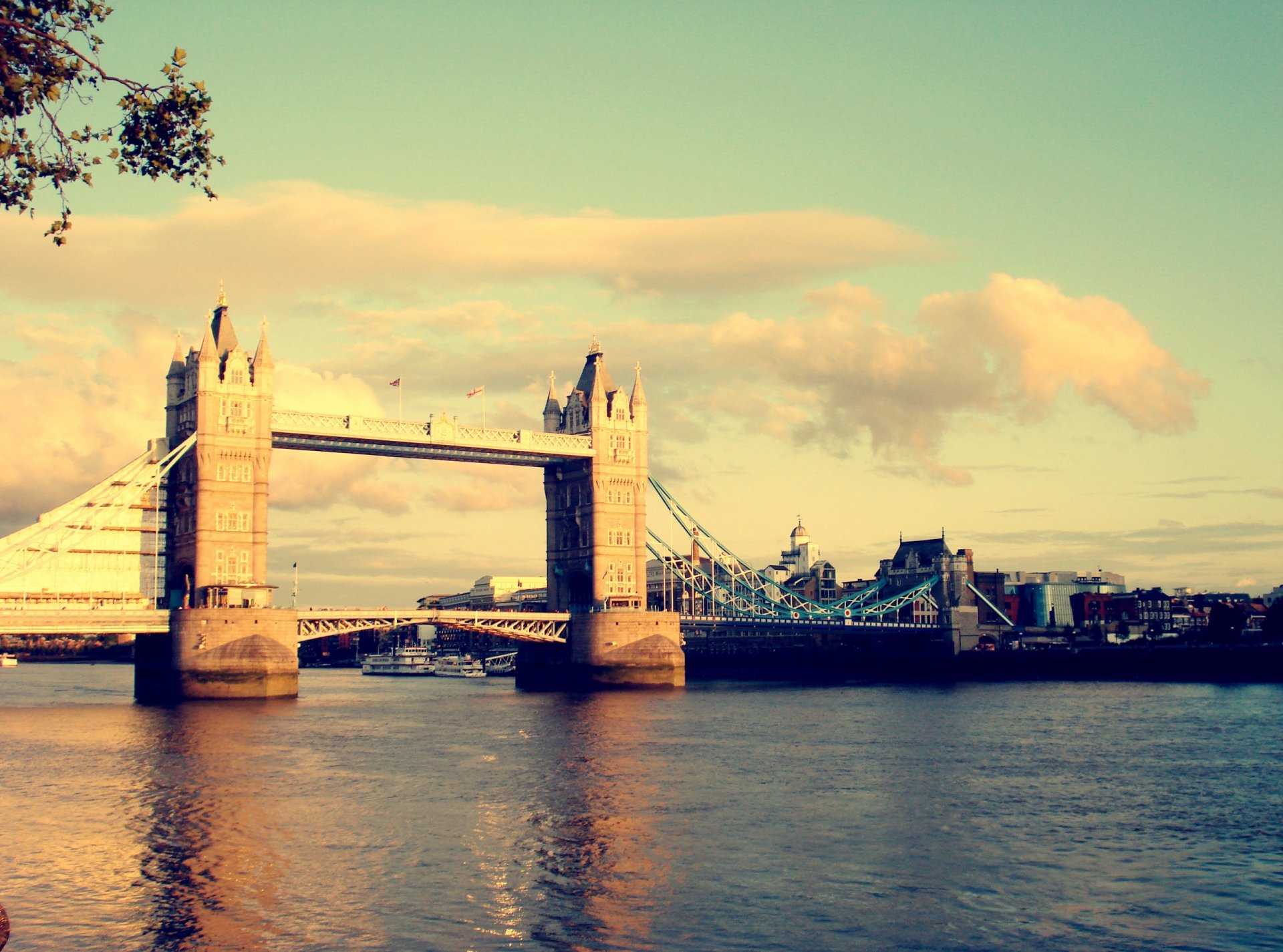 londres reino unido ciudad puente de la torre puente río támesis cielo agua luz colores sol