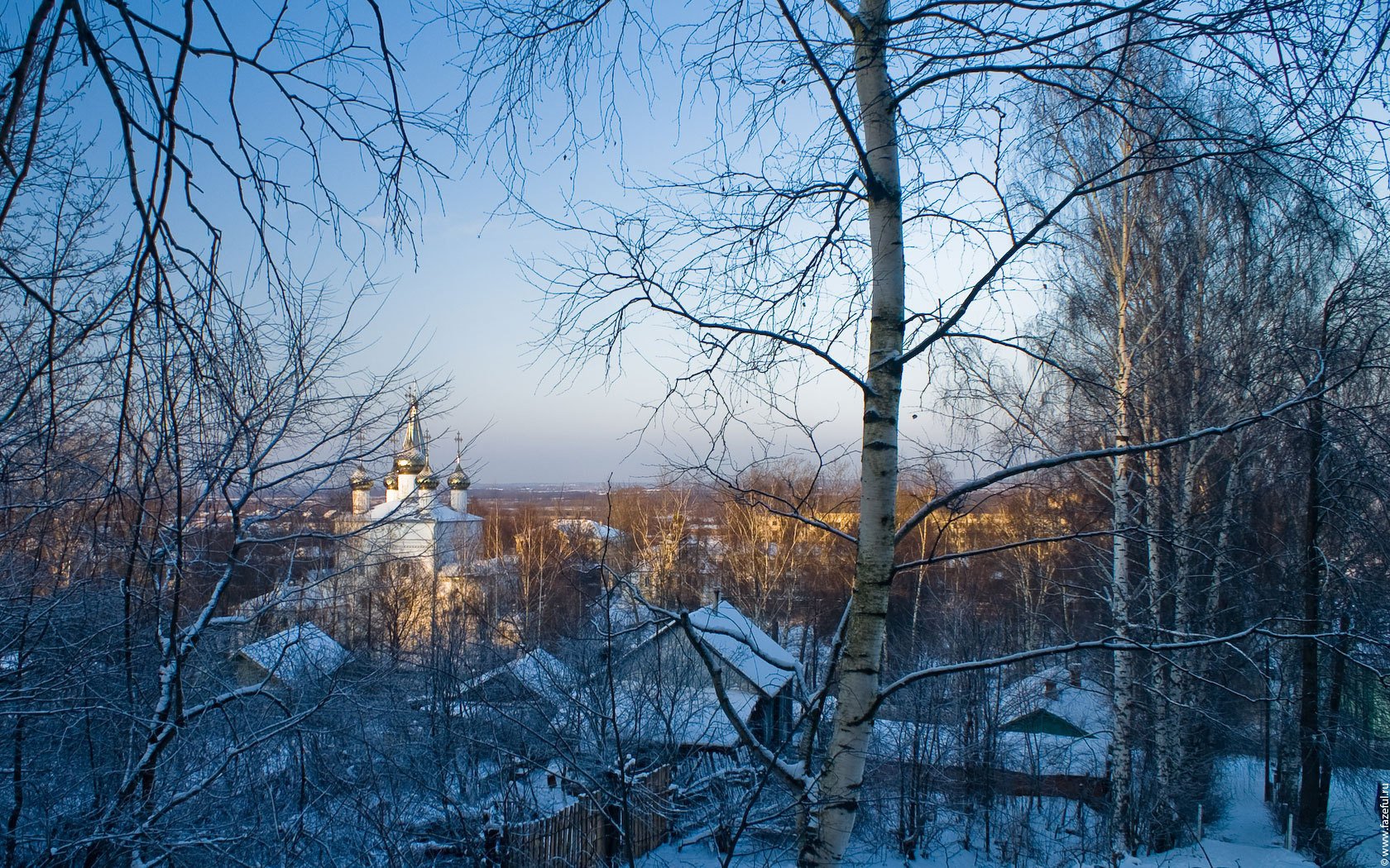 città sera inverno neve tempio cupole alberi