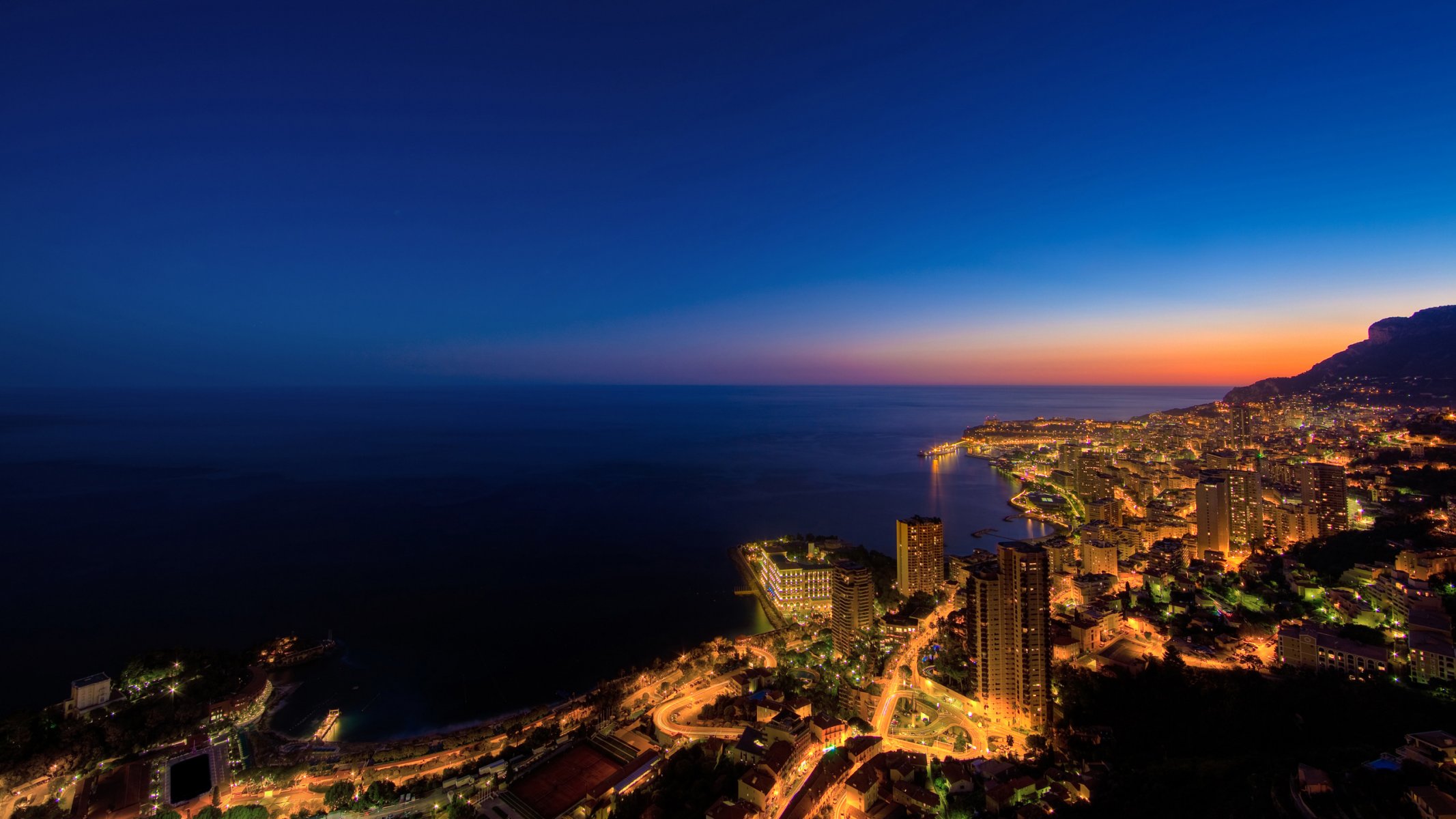 città francia monaco foto di città con città notte luci case costa costa montagna acqua oceano mare